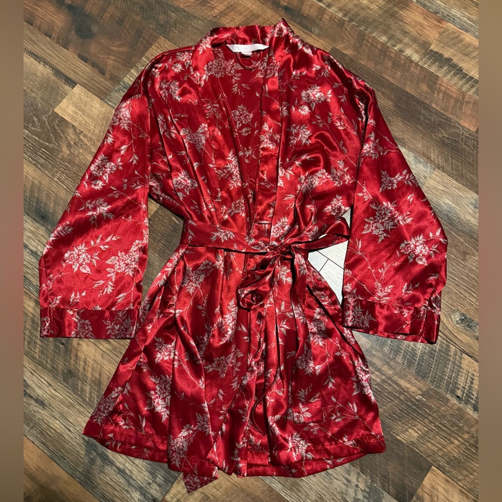 Vintage Victoria's Secret Kimono Short Robe with a Red and Gold Floral Silky
